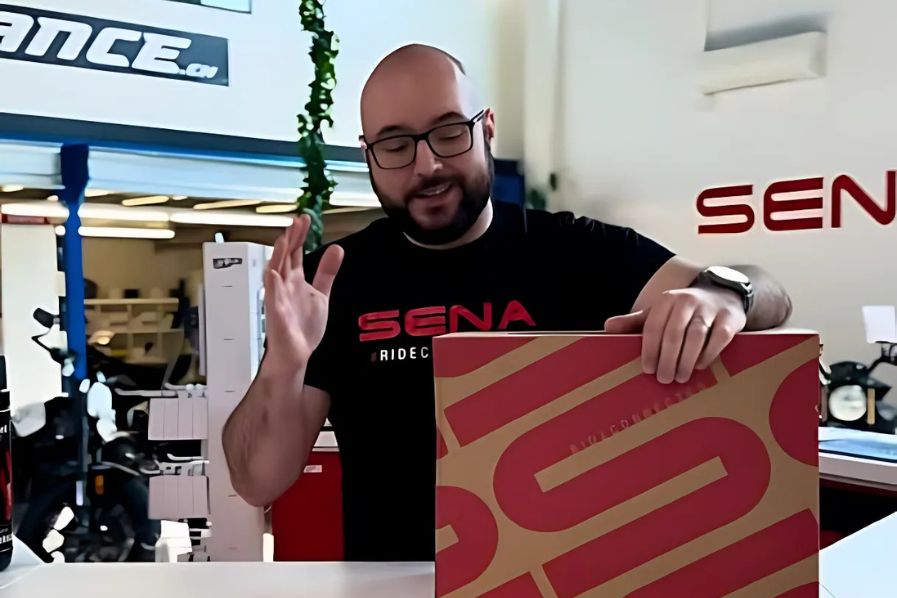 Sena Phantom Motorrad-Helm Unboxing und First Look